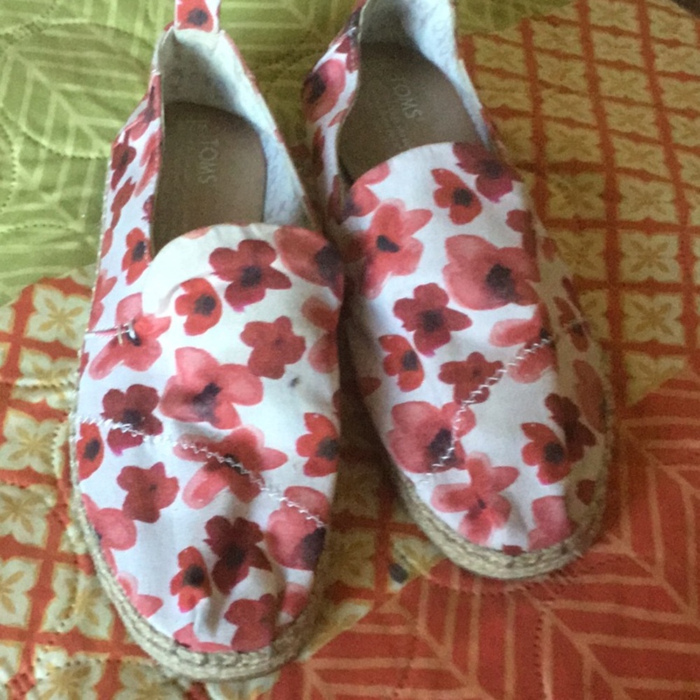 Toms Shoes